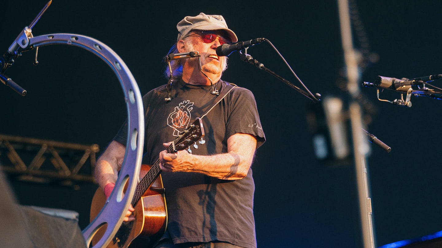 Neil Young Live In Charlotte Reviewed: Young blazes despite sound issues